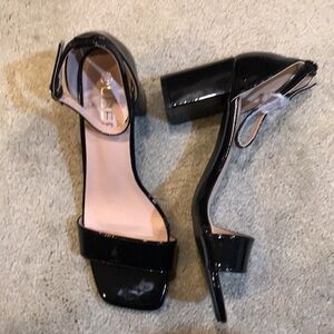 Ubee Black Faux Patent Leather Ankle Strap Chunky 3 inch Heel Sandal-Size 8.5